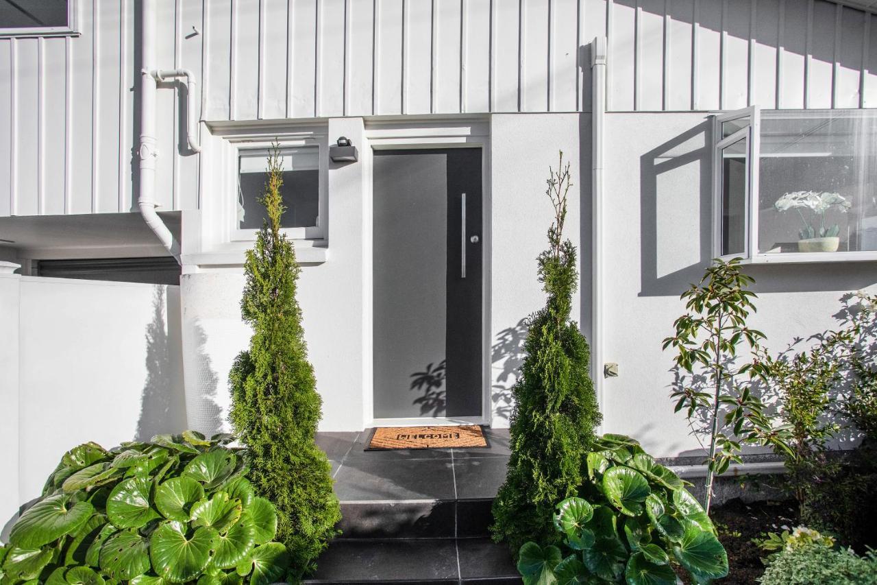 Spacious Quality Apartment, Convenient Location Christchurch Bagian luar foto